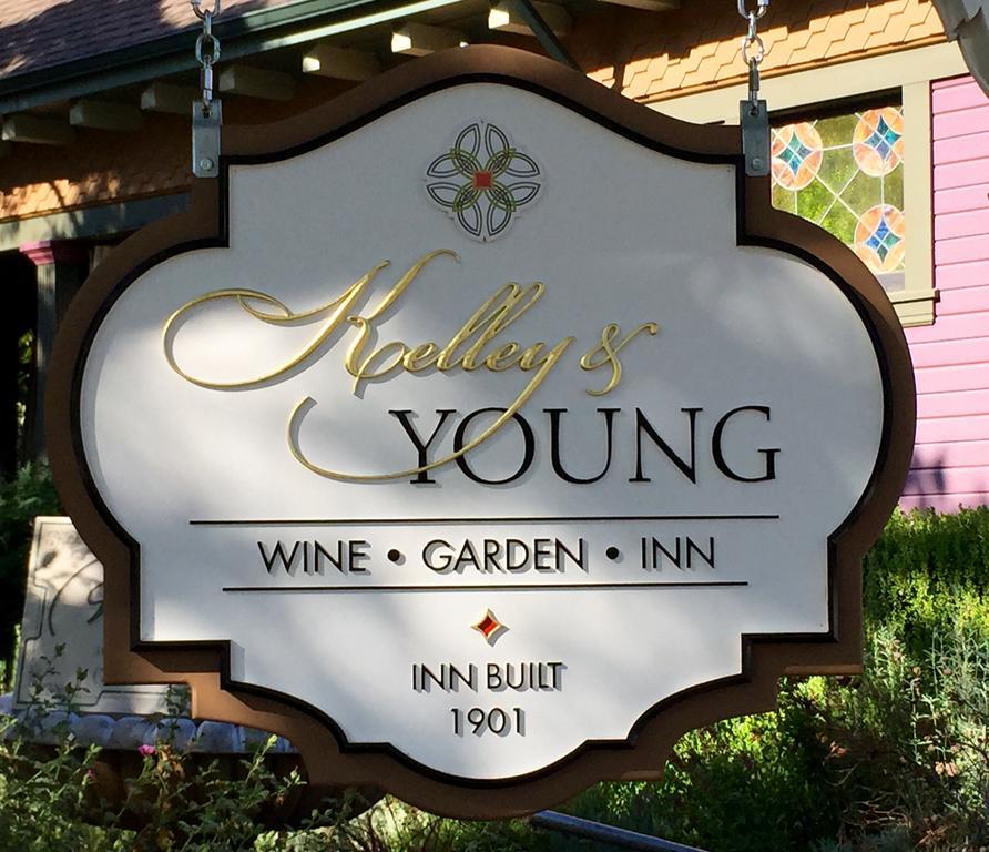 Kelley & Young Wine Garden Inn Cloverdale Exterior photo