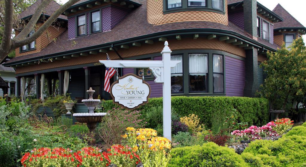 Kelley & Young Wine Garden Inn Cloverdale Exterior photo